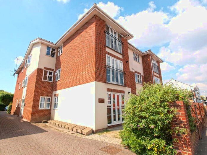 2 Bedroom Flat To Rent In Castle Gate, London Road, Hadleigh, SS7