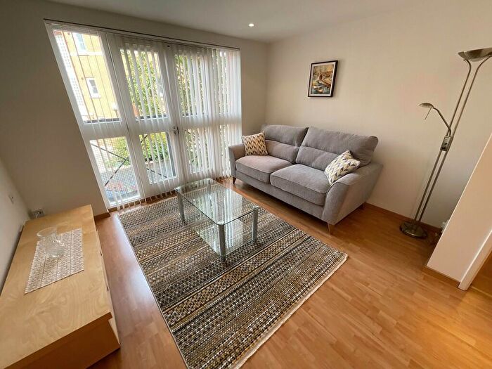 2 Bedroom Apartment To Rent In Wharf Close, Manchester, M1