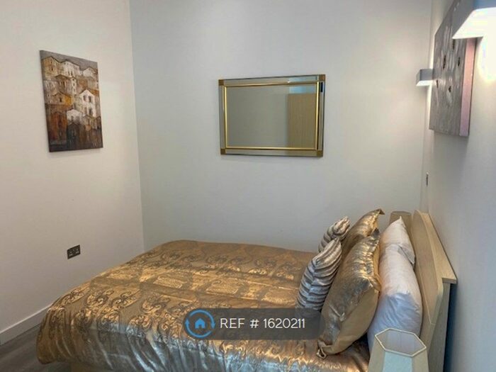 2 Bedroom Flat To Rent In Capital Drive, Milton Keynes, MK14