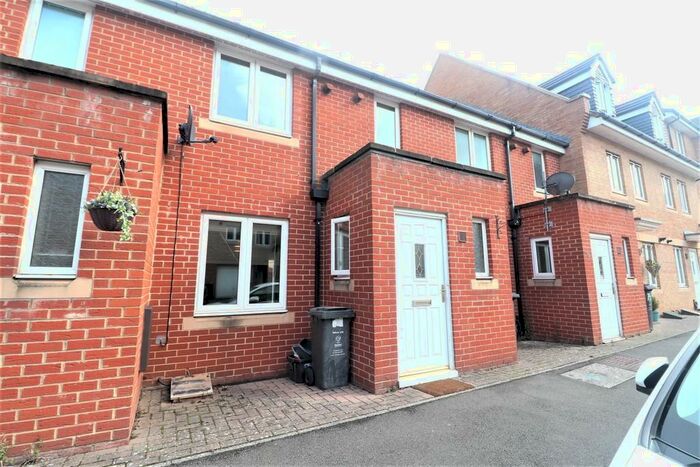 3 Bedroom Terraced House To Rent In Padstow Road, Swindon, SN2