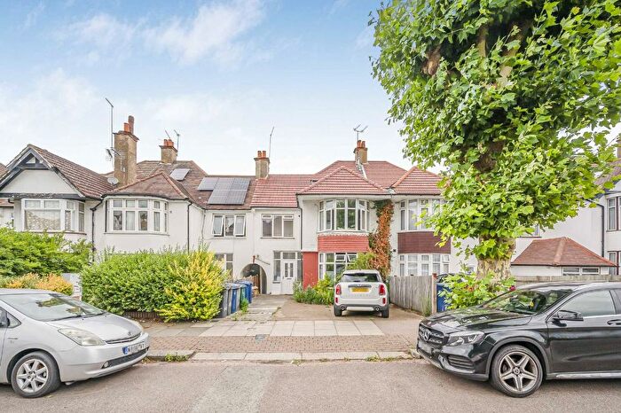 3 Bedroom Flat For Sale In Ashbourne Avenue, London, NW11