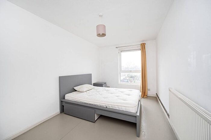 1 Bedroom Flat To Rent In Lansdowne Drive, London Fields, London, E8
