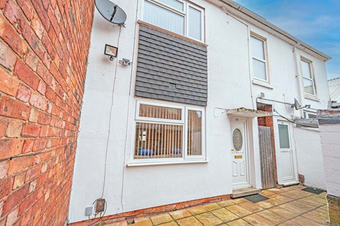 3 Bedroom Terraced House For Sale In Montagu Street, Kettering, NN16