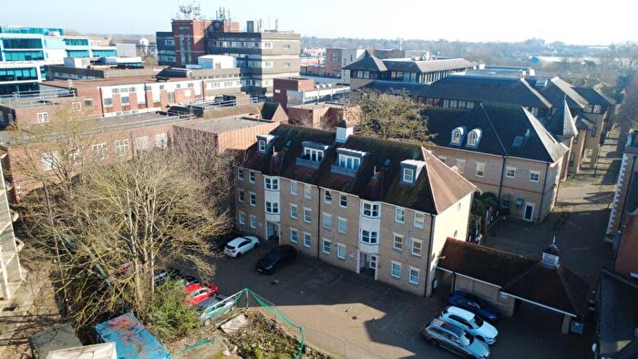 2 Bedroom Flat For Sale In Cathedral Walk, City Centre, Chelmsford, Essex, CM1