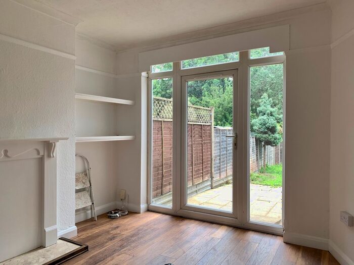 2 Bedroom Flat To Rent In Wandle Road, Morden, SM4
