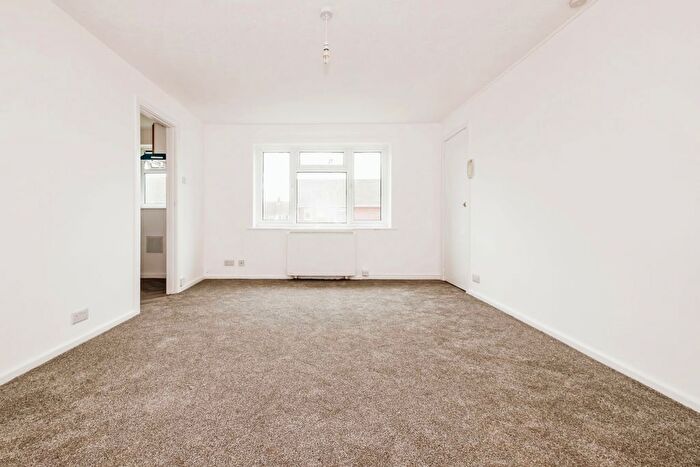 1 Bedroom Flat For Sale In Middle Road, Lancing, West Sussex, BN15