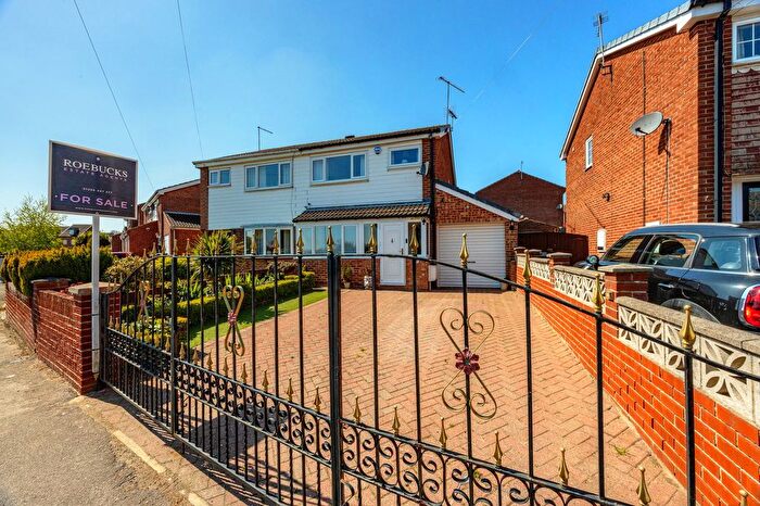 3 Bedroom Semi-Detached House For Sale In Silverstone Avenue, Cudworth, Barnsley, S72