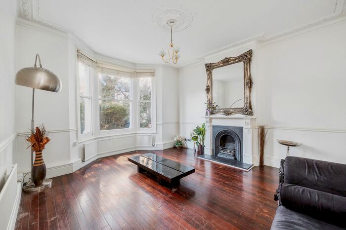 2 Bedroom Flat To Rent In Avenue Gardens, London, W3