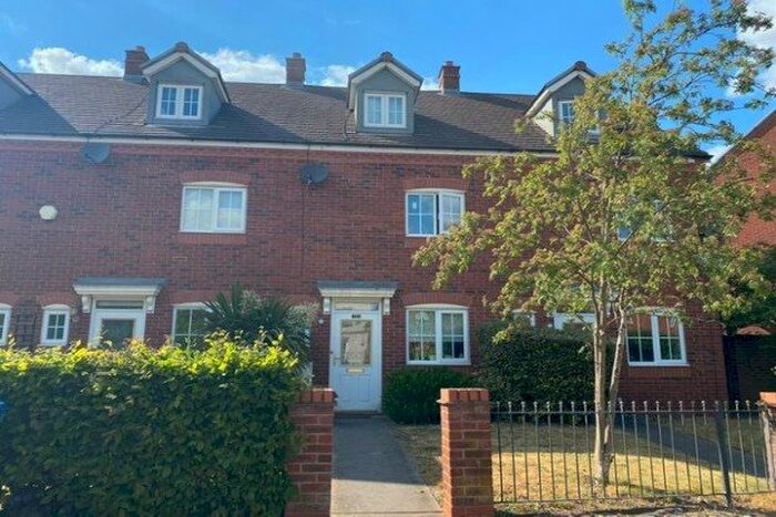 3 Bedroom Town House To Rent In Sainte Foy Avenue, Lichfield, WS13