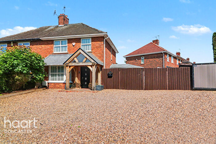 3 Bedroom Semi Detached House For Sale In Hatfield Lane, Armthorpe, Doncaster, DN3
