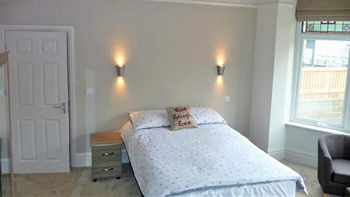 1 Bedroom Flat To Rent In Bingley Road, Saltaire, Bradford, BD18