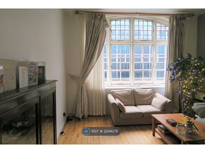 2 Bedroom Flat To Rent In Vassali House, Leeds, LS1