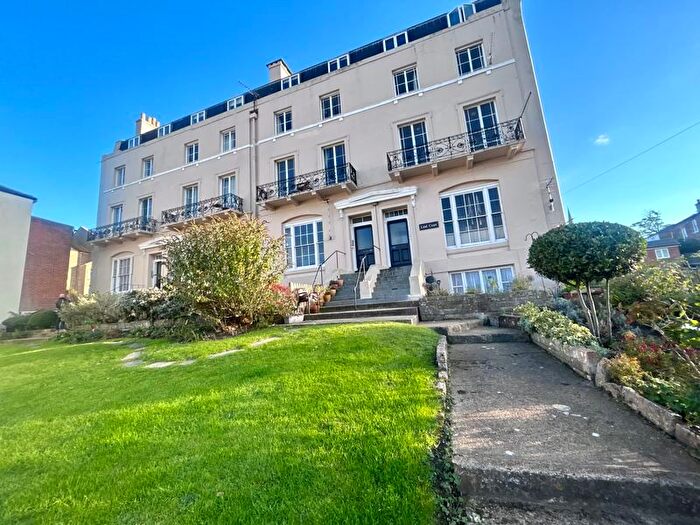 2 Bedroom Flat For Sale In Lind Street, Ryde, PO33