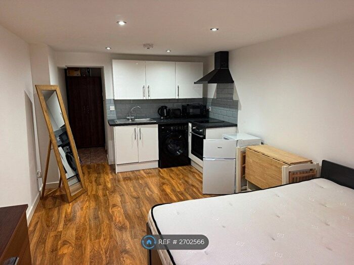 Studio To Rent In Lutterworth Road, Leicester, LE2