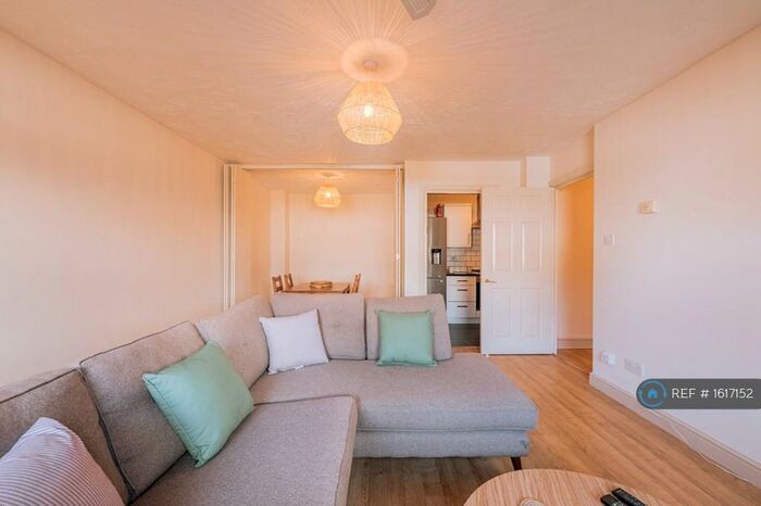 2 Bedroom Flat To Rent In Bishops Way, London, E2