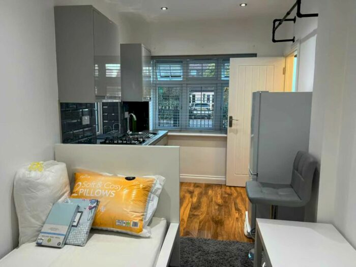 1 Bedroom Studio To Rent In Village Way, Pinner, HA5