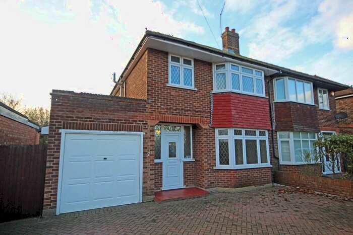 3 Bedroom Semi-Detached House To Rent In Vicarage Road, Sunbury-On-Thames, TW16