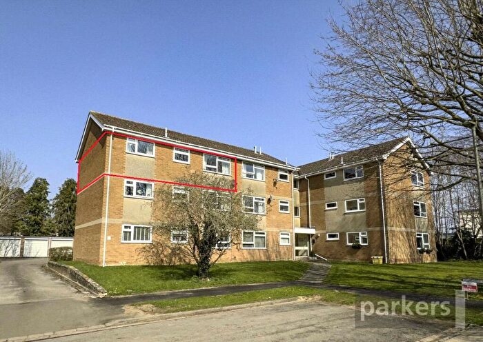 2 Bedroom Apartment For Sale In Woodlands Court, Witney, Oxfordshire, OX28