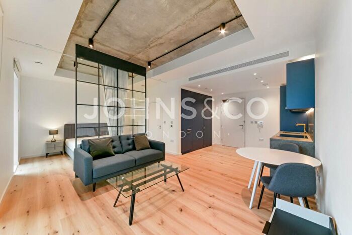 Apartment To Rent In Dulke House, Goodluck Hope, London, E14