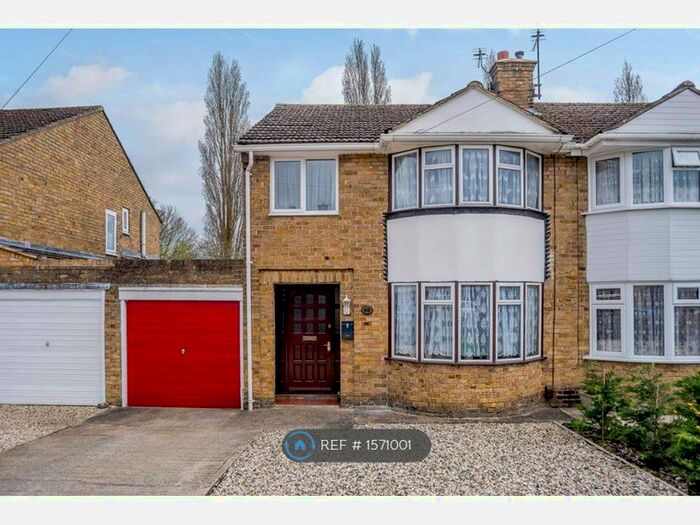 4 Bedroom Semi-Detached House To Rent In Cromwell Way, Kidlington, OX5