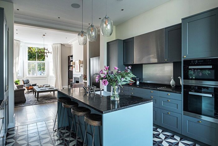 6 Bedroom End Terrace House For Sale In Geraldine Road, London, SW18