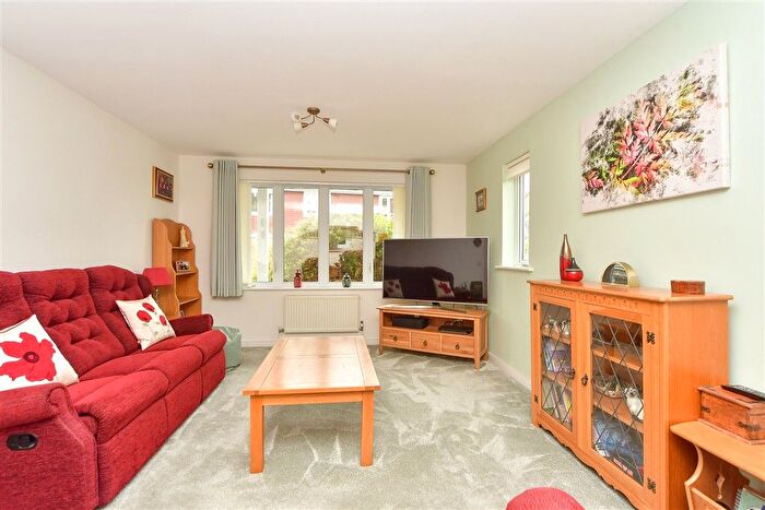 4 Bedroom Detached House For Sale In Poynder Drive, Holborough Lakes, Kent, ME6