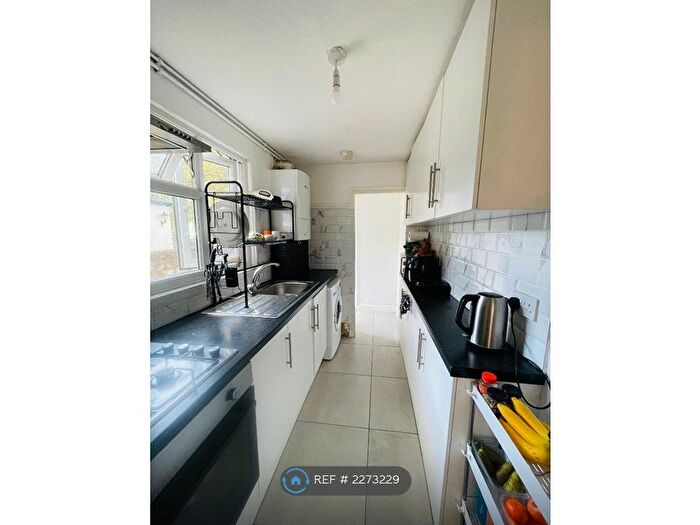 3 Bedroom Terraced House To Rent In Victoria Road, ME7