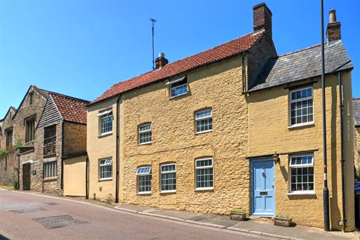 3 Bedroom Cottage For Sale In Gloucester Road, Malmesbury, SN16
