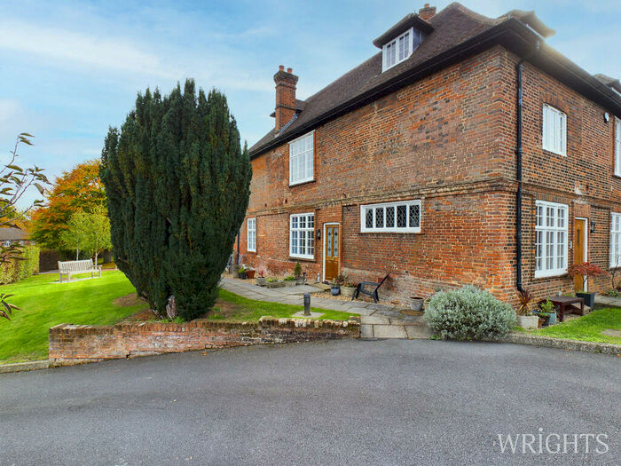 2 Bedroom Apartment To Rent In Digswell Rise, Welwyn Garden City, AL8