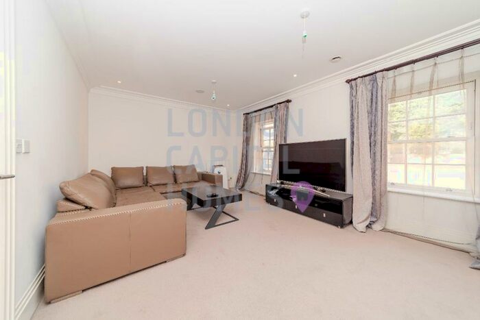 4 Bedroom Apartment To Rent In *Short Let Considered* Ashridge Close, London, N3