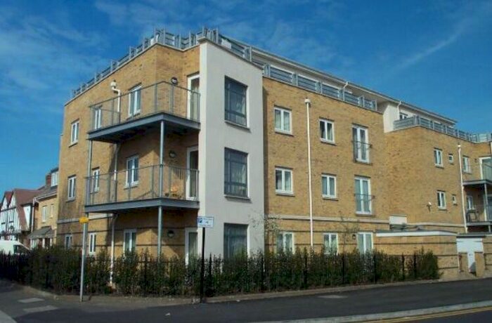 2 Bedroom Flat To Rent In Alexandra Road, Hounslow TW3