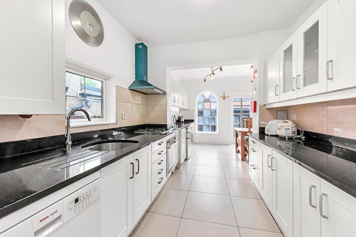 5 Bedroom Semi-Detached House To Rent In Glebe Crescent, Hendon, NW4