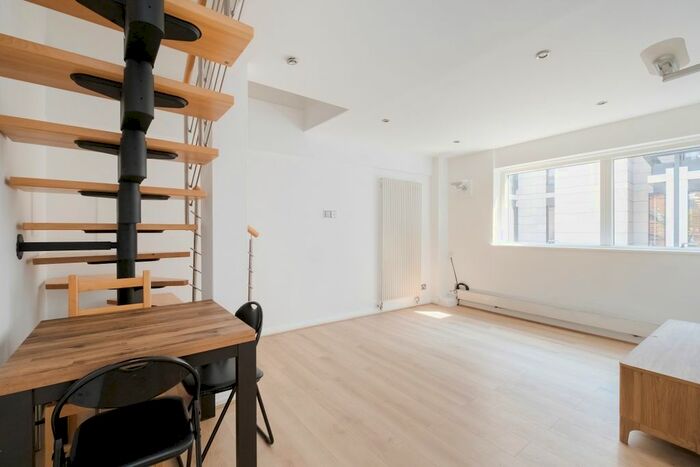 1 Bedroom Flat To Rent In Warwick Lane, London, EC4M