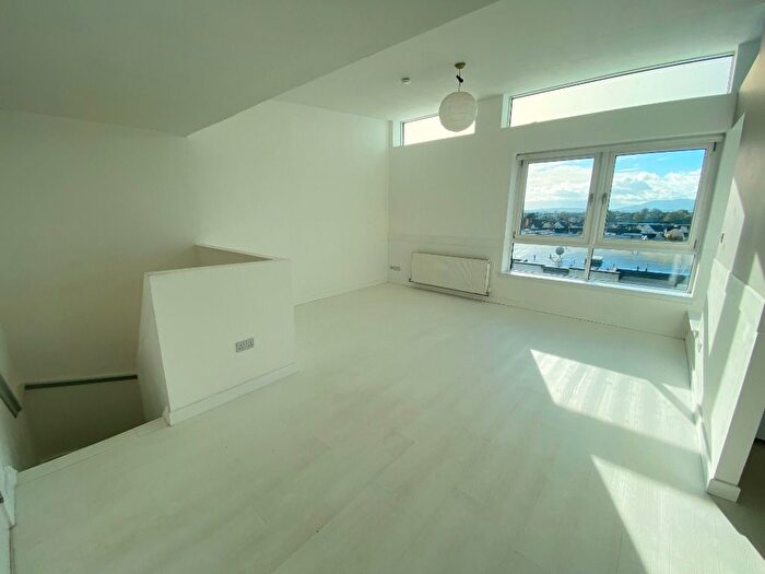 2 Bedroom Flat To Rent In Colonsay View, Granton, Edinburgh, EH5