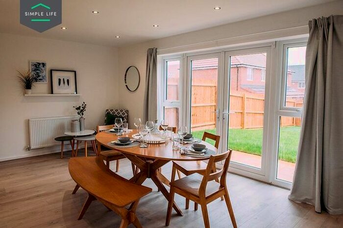 4 Bedroom Semi-Detached House To Rent In Hamilton Square, Atherton, M46