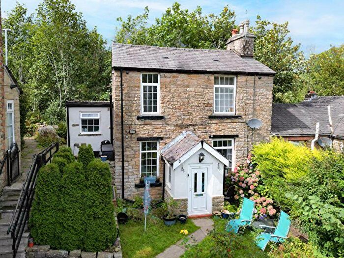 2 Bedroom Semi-Detached House For Sale In Slaunt Bank, Rochdale, OL12