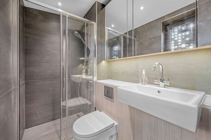 4 Bedroom Flat To Rent In Walcot Square, Kennington, SE11