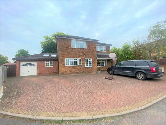 4 Bedroom Detached House To Rent In Vine Lane, Hillingdon, Middlesex, UB10