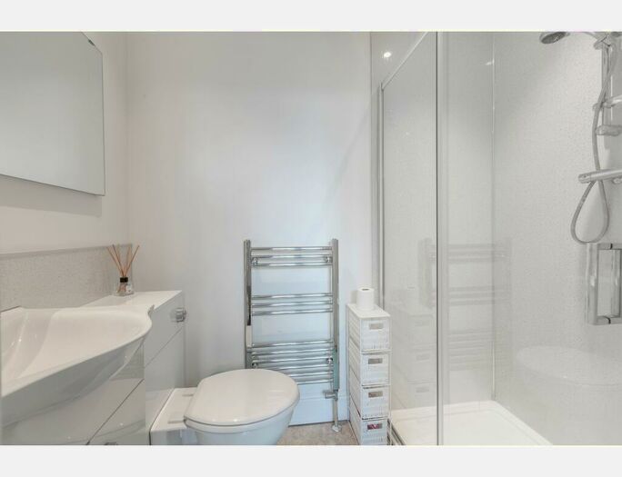 8 Bedroom Terraced House To Rent In Bed, Archery Road, Leeds, LS2