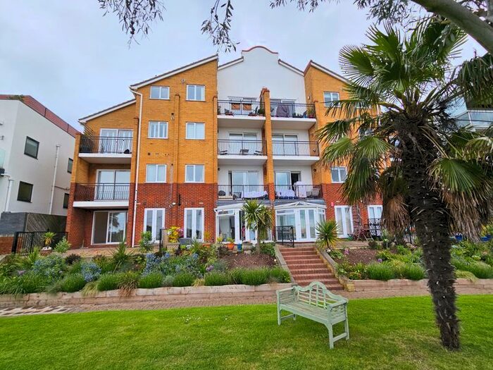 2 Bedroom Flat To Rent In Undercliff Gardens, Leigh-On-Sea, SS9