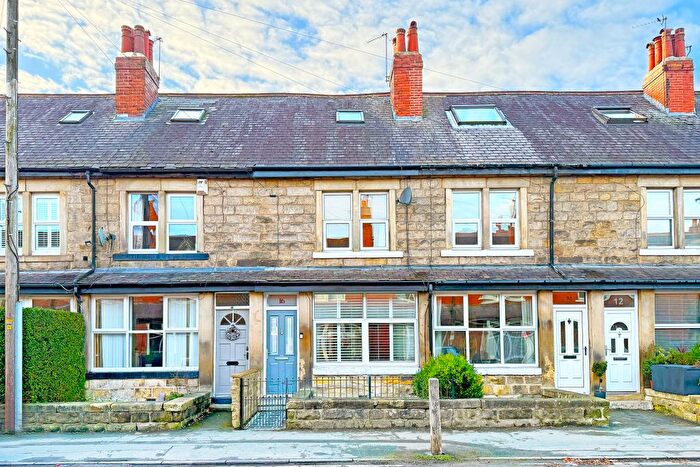 2 Bedroom Terraced House For Sale In Hookstone Avenue, Harrogate, HG2
