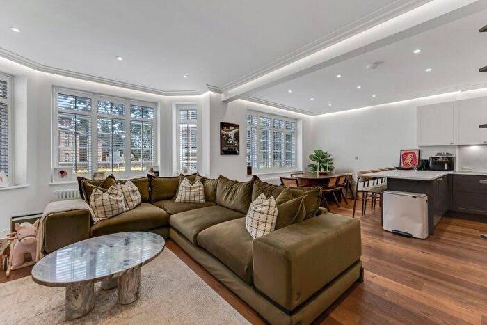 3 Bedroom Apartment For Sale In Southwood Lane, Highgate Village, N6