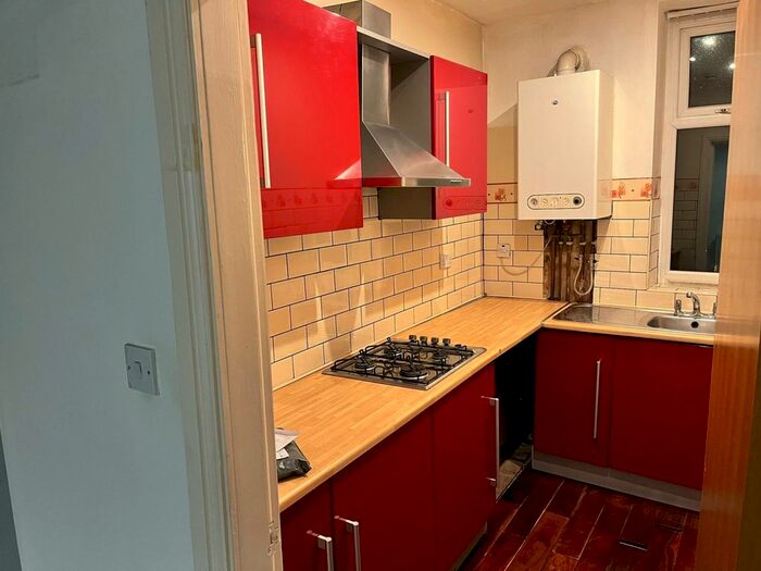 3 Bedroom Flat To Rent In Manchester Road, Bradford, BD5