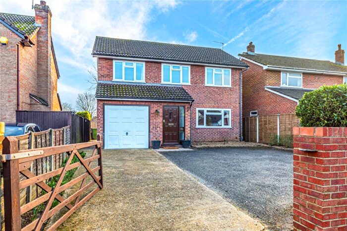 3 Bedroom Detached House For Sale In Petersham Avenue, Byfleet, West Byfleet, Surrey, KT14