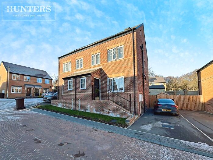 4 Bedroom Semi-Detached House For Sale In Skylark Close, Birdwell, Barnsley, S70