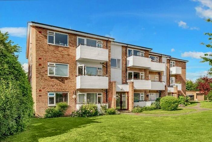 1 Bedroom Flat To Rent In Queens Road, Walton-On-Thames, Surrey, KT12