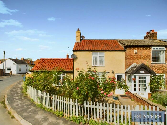 2 Bedroom Cottage For Sale In Bridlington Road, Burton Fleming, Driffield, YO25