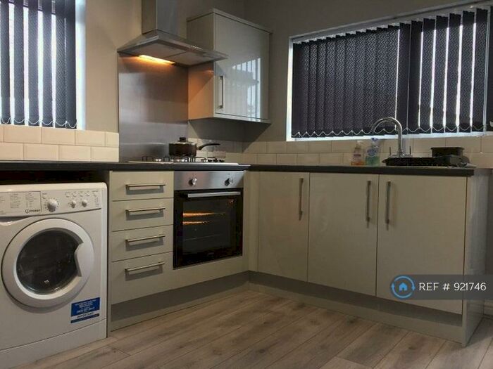 5 Bedroom End Of Terrace House To Rent In West Street, Crewe, CW1