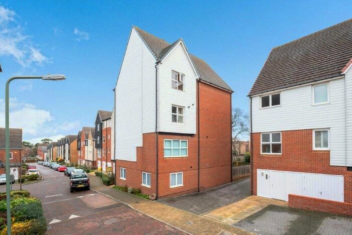 2 Bedroom Flat To Rent In Cloudeseley Close, Sidcup DA14