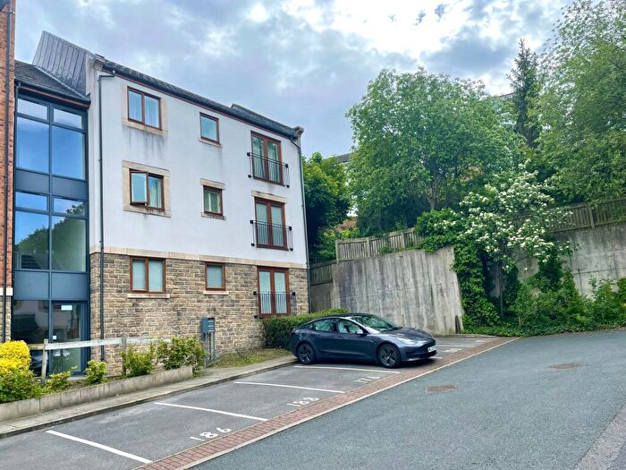 2 Bedroom Flat For Sale In Greenlea Court, Dalton, Huddersfield, HD5